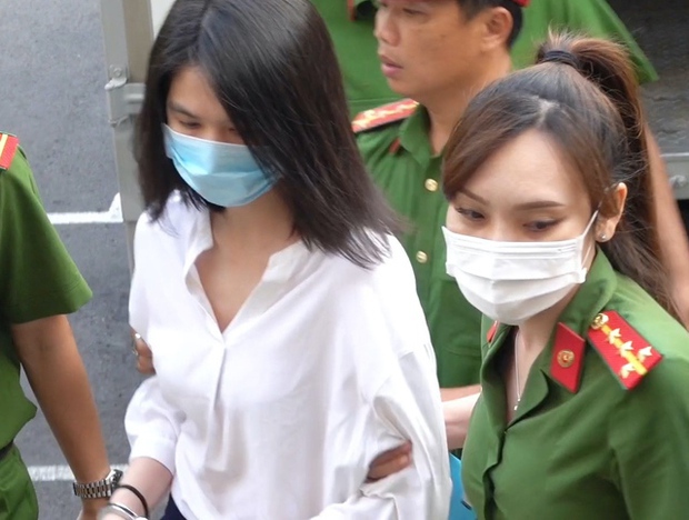 Ngọc Trinh ôm chầm bố khi trở về nhà hậu phiên toà, bạn thân tiết lộ tình trạng hiện tại-4