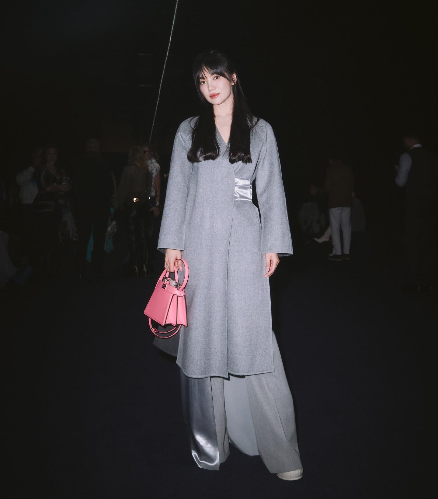 4 mẫu áo khoác làm nên phong cách trẻ trung, sang trọng của Song Hye Kyo-3