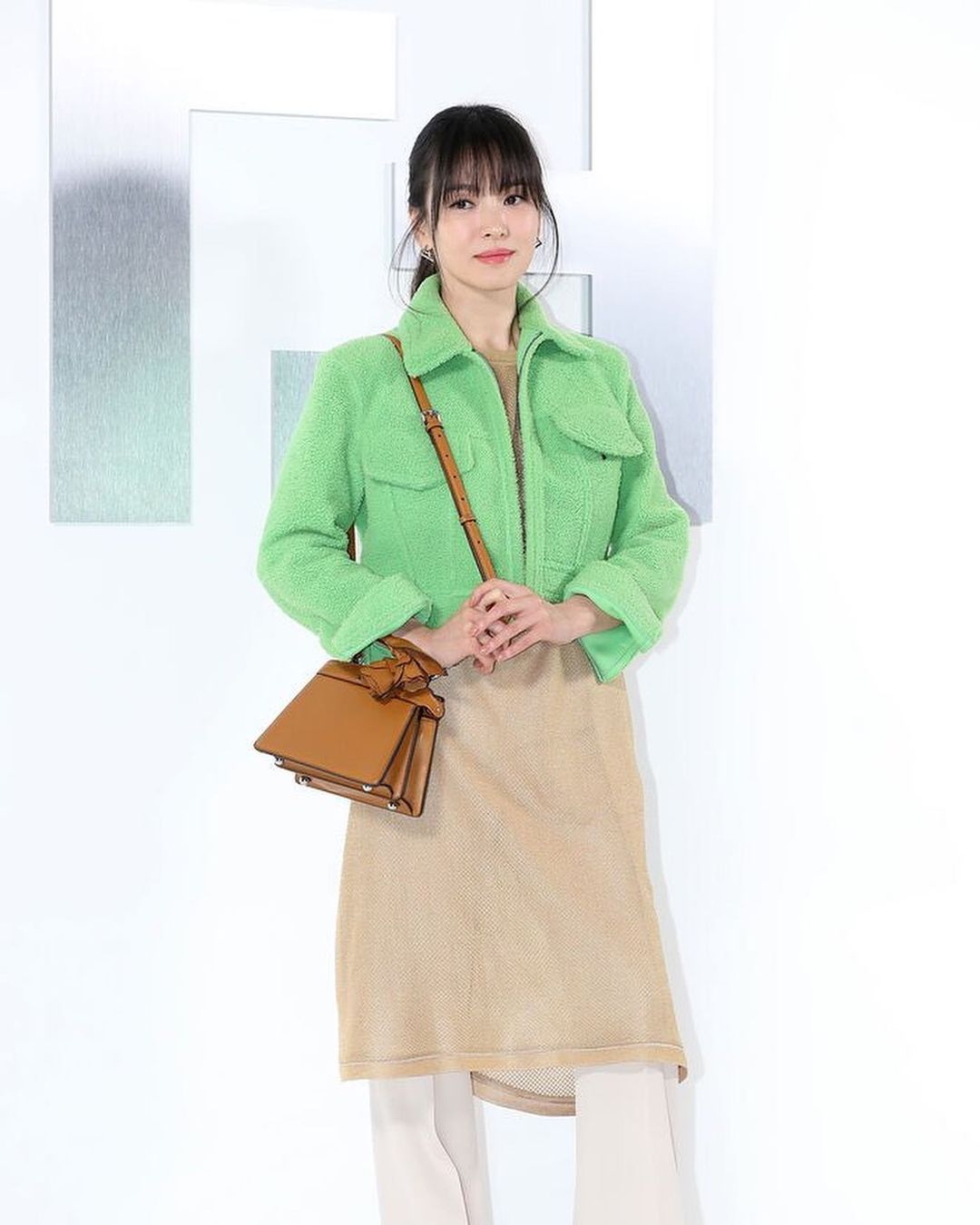 4 mẫu áo khoác làm nên phong cách trẻ trung, sang trọng của Song Hye Kyo-7