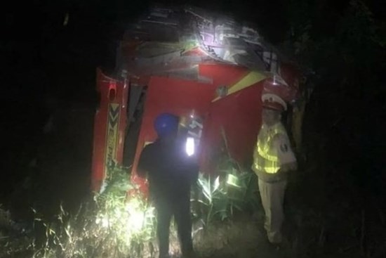 Xe khách chở 39 người lao xuống vực sâu ở Kon Tum