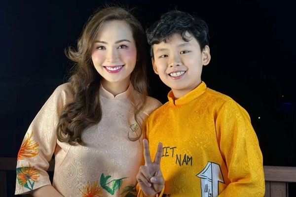 Hoa hậu Diễm Hương công khai chồng thứ 3 mới cưới, mối quan hệ con riêng với bố dượng thể hiện qua một chi tiết-7