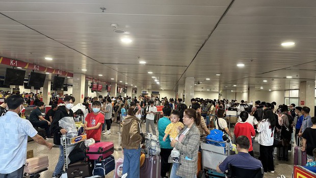 Gần 700 chuyến bay bị chậm, hủy ở sân bay Tân Sơn Nhất-1