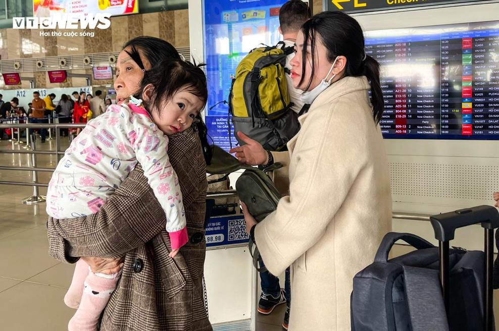 Sân bay Nội Bài vắng khách ngày cận Tết-11