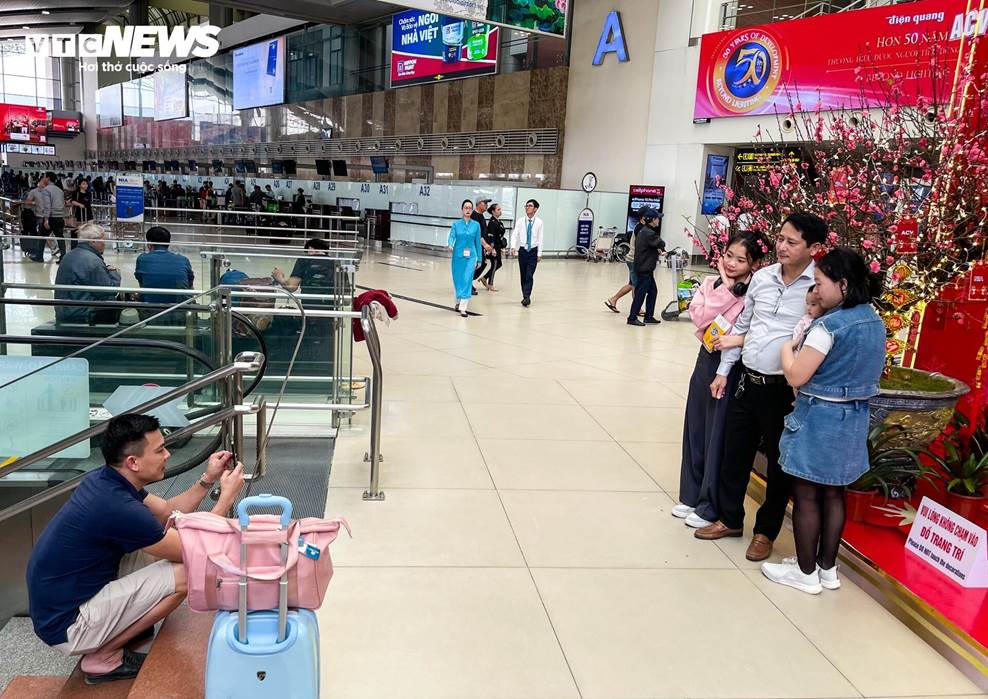 Sân bay Nội Bài vắng khách ngày cận Tết-13