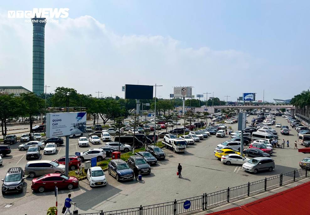 Sân bay Nội Bài vắng khách ngày cận Tết-15