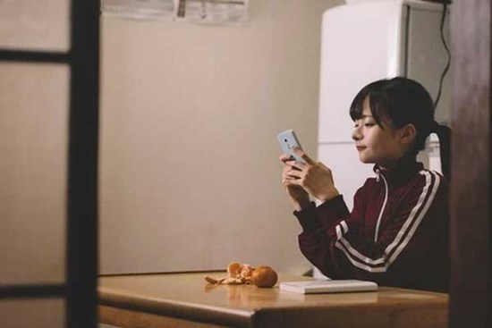 Con gái giúp mẹ thu thập bằng chứng bố ngoại tình, đòi lại tiền từ 