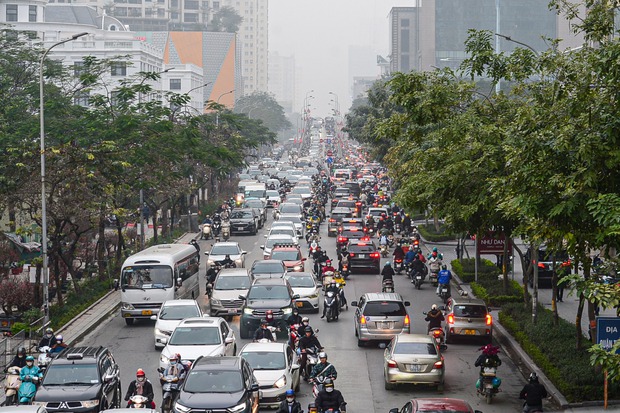 Giao thông Hà Nội tắc không lối thoát” những ngày cận Tết Nguyên đán, người dân đứng im” tại chỗ khi lưu thông trên đường-2