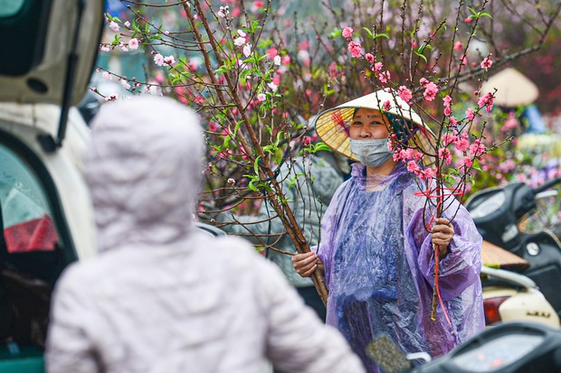Giao thông Hà Nội tắc không lối thoát” những ngày cận Tết Nguyên đán, người dân đứng im” tại chỗ khi lưu thông trên đường-8