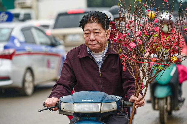 Giao thông Hà Nội tắc không lối thoát” những ngày cận Tết Nguyên đán, người dân đứng im” tại chỗ khi lưu thông trên đường-9