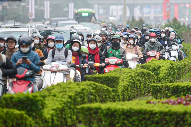 Giao thông Hà Nội tắc không lối thoát” những ngày cận Tết Nguyên đán, người dân đứng im” tại chỗ khi lưu thông trên đường-10