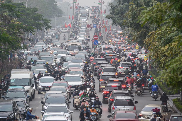Giao thông Hà Nội tắc không lối thoát” những ngày cận Tết Nguyên đán, người dân đứng im” tại chỗ khi lưu thông trên đường-11