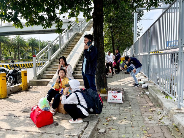 Giao thông Hà Nội tắc không lối thoát” những ngày cận Tết Nguyên đán, người dân đứng im” tại chỗ khi lưu thông trên đường-14