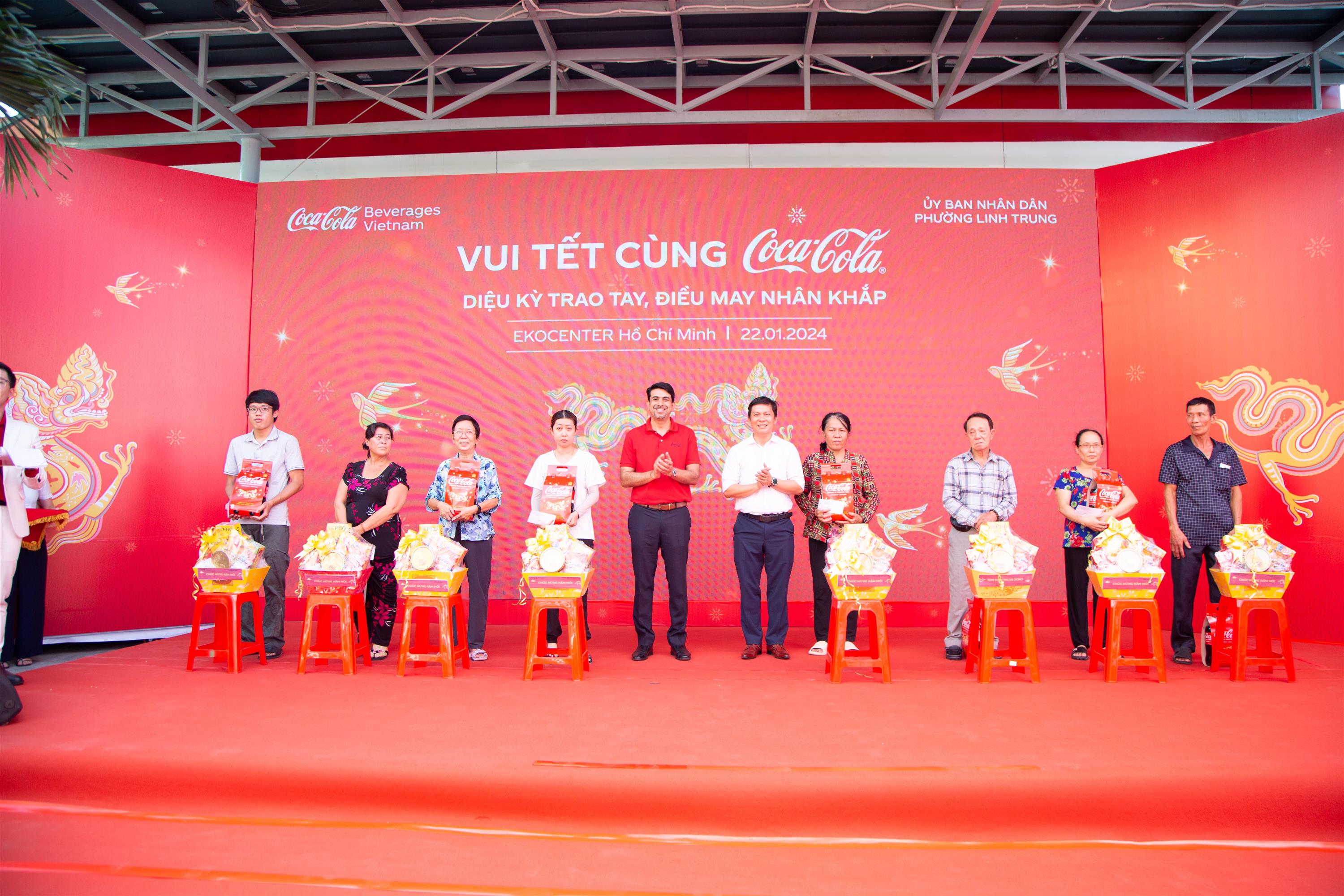 Coca-Cola Việt Nam tặng quà Tết cho hàng nghìn hoàn cảnh khó khăn-1