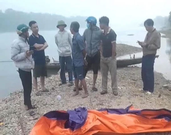 Tìm thấy thi thể cháu bé mất tích sau hơn 2 ngày tìm kiếm-1