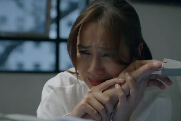 Huyền Lizzie lộ nhẫn cầu hôn của Mạnh Trường ở kết phim Chúng ta của 8 năm sau?-15