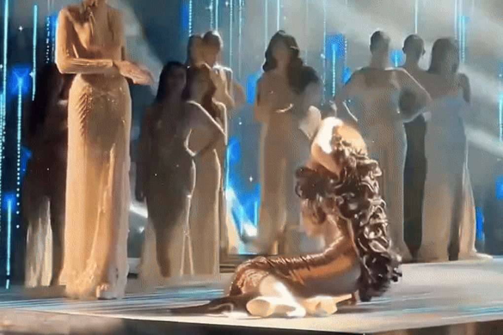 Hành động lăn ra đất mừng chiến thắng của tân Hoa hậu Chuyển giới Thái Lan-2