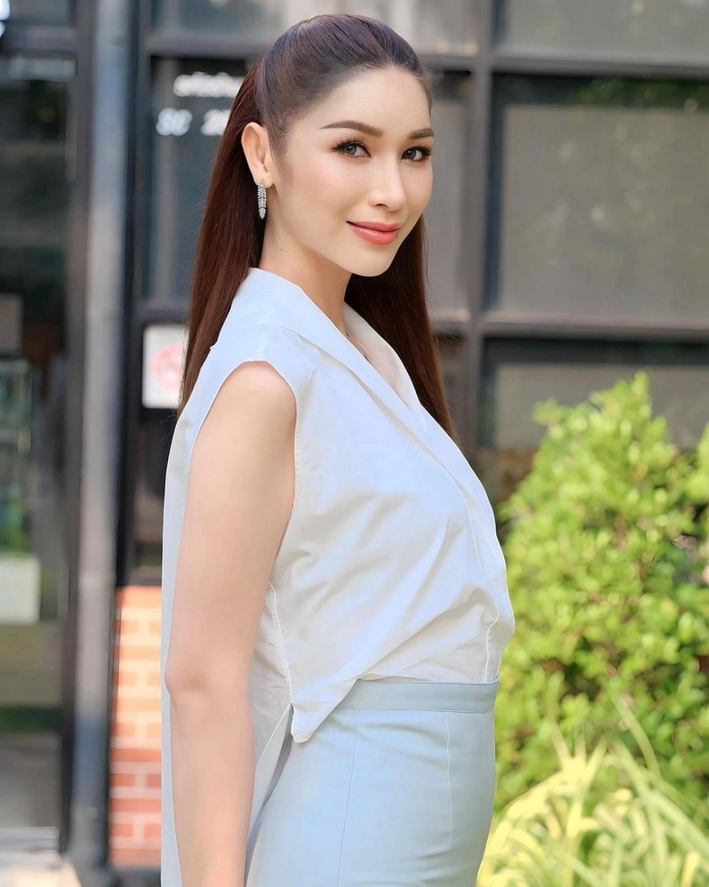 Hành động lăn ra đất mừng chiến thắng của tân Hoa hậu Chuyển giới Thái Lan-4