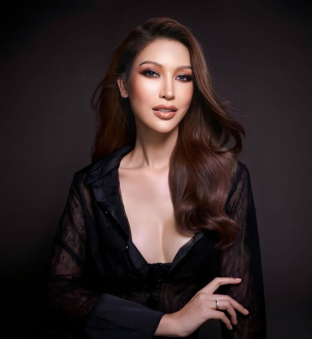 Hành động lăn ra đất mừng chiến thắng của tân Hoa hậu Chuyển giới Thái Lan-6