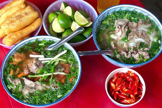 Khách bị quán phở nổi tiếng Hà Nội nhắn tin