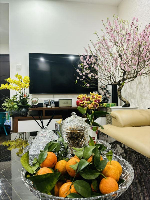 Vợ kém 15 tuổi trang hoàng nhà cửa cùng NSND Công Lý đón Tết-1