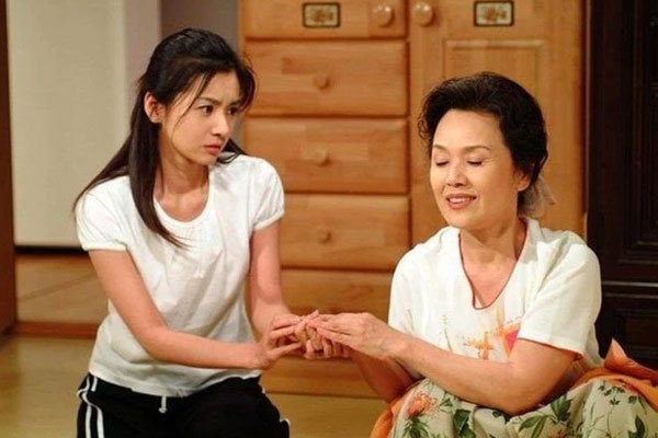 Nhận tiền thưởng Tết từ mẹ chồng, tôi ấm ức, bực bội vì mình chẳng khác gì người giúp việc không công-1