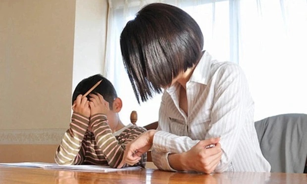 Con không muốn ăn lòng đỏ trứng, bố làm hành động khiến cả cộng đồng mạng lên án: Đây không phải là gia đình!-2