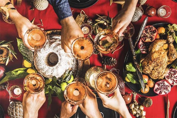 Hậu vệ từng nghèo nhất Việt Nam chảy máu môi khi thi đấu, vợ không thương lại nói lời cay đắng thế này đây-2