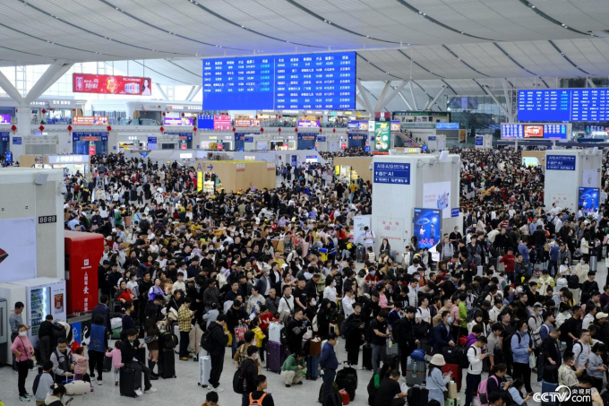 Choáng với hình ảnh xe cộ chật cứng trong mùa Xuân vận tại Trung Quốc, người dân vẫn được khen vì một điều-4