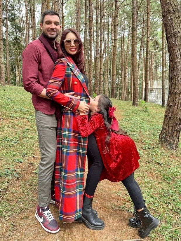 Hà Anh tự tin diện bikini, khoe bụng bầu 6 tháng-8