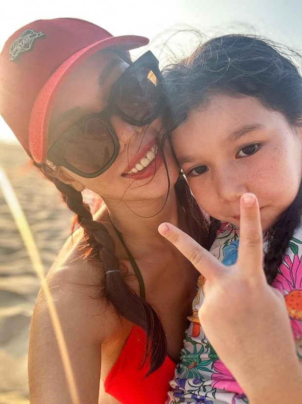 Hà Anh tự tin diện bikini, khoe bụng bầu 6 tháng-4