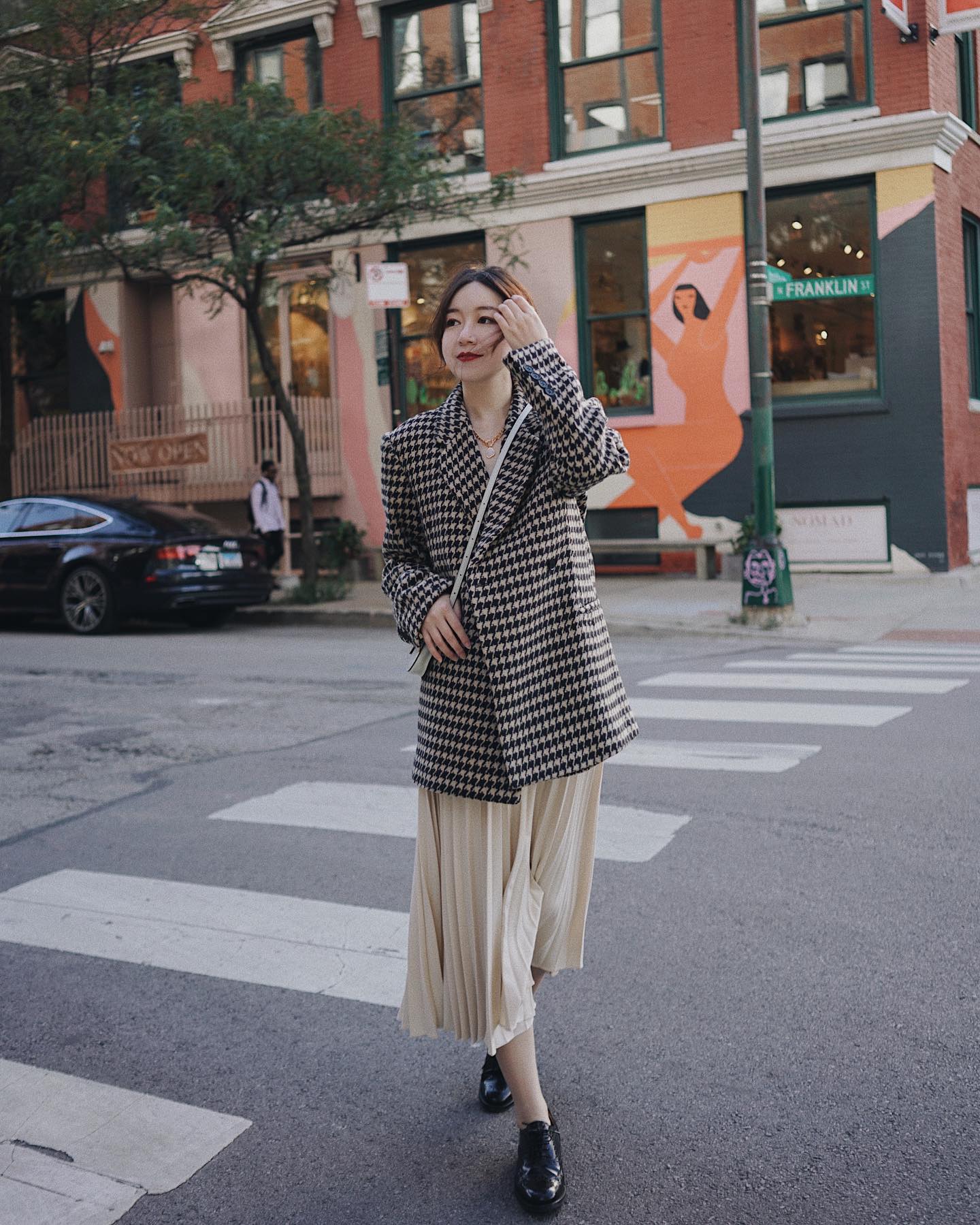 Tham khảo 10 cách diện blazer với váy để Tết gặp ai cũng được khen mặc đẹp-1