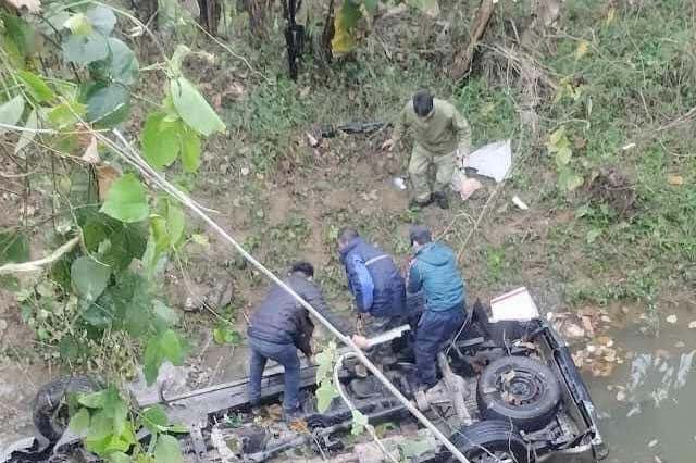 Ô tô biển Hà Nội lao xuống vực sâu làm 2 người tử vong-1