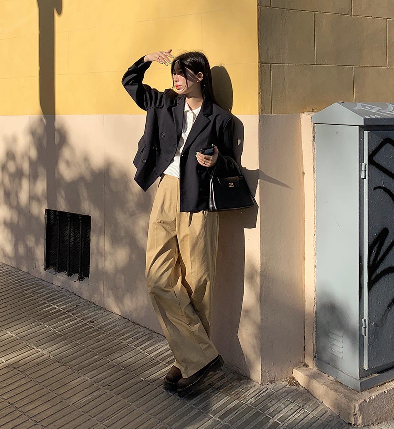 4 kiểu áo khoác kết hợp ăn ý với quần ống rộng, giúp hack tuổi và tôn dáng hiệu quả-7