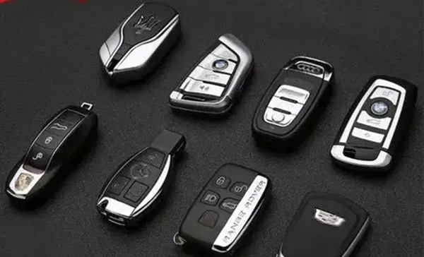 U40 đi ăn tất niên cùng bạn học cũ: Ai cũng tranh bao cả bàn, khoe nhà đẹp, xe sang nhưng cuối cùng đều bẽ mặt vì 1 điều-2