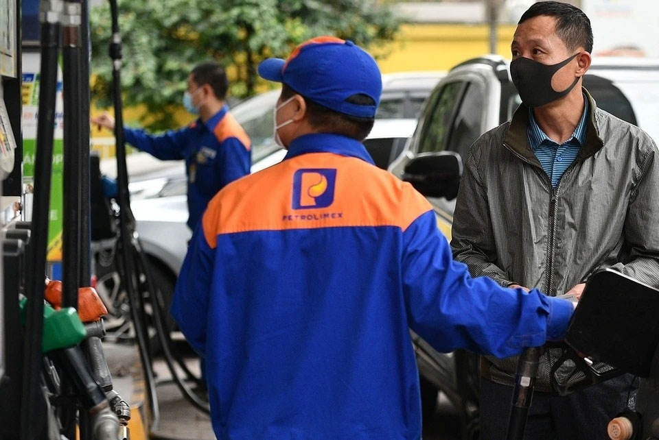 Giá xăng có thể giảm mạnh trước Tết-1