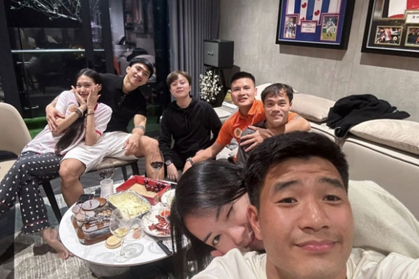 Hot: Quang Hải và Chu Thanh Huyền khoe giấy đăng kí kết hôn, chính thức trở thành vợ chồng hợp pháp-2