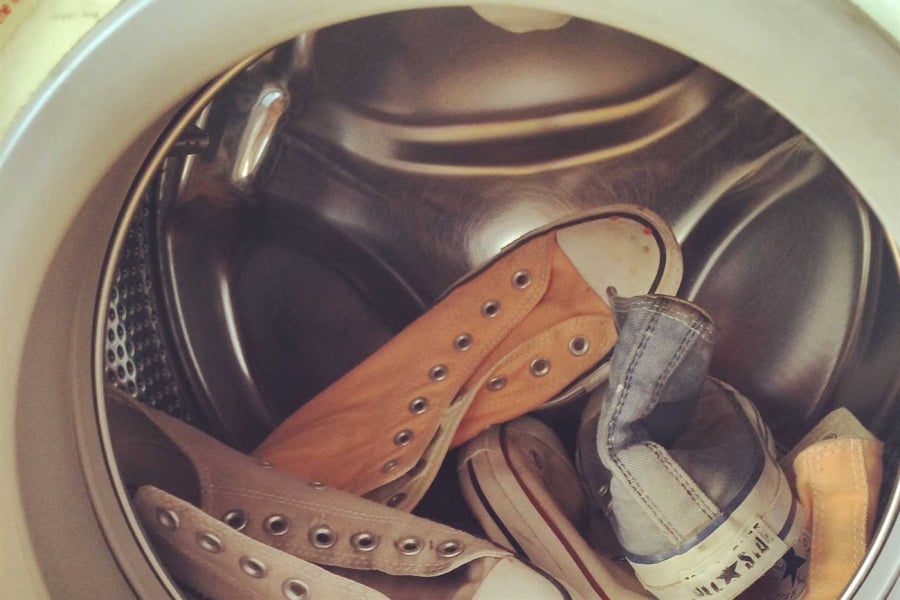 Mẹo giăt sạch giày bằng máy giặt đơn giản và nhanh khô-1