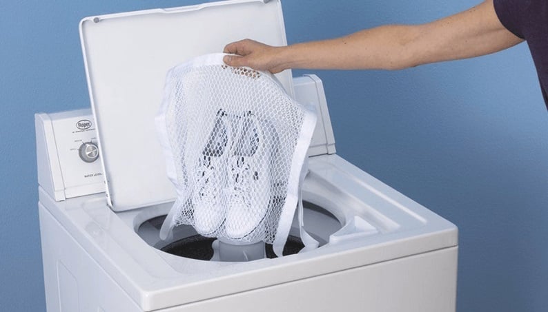 Mẹo giăt sạch giày bằng máy giặt đơn giản và nhanh khô-3
