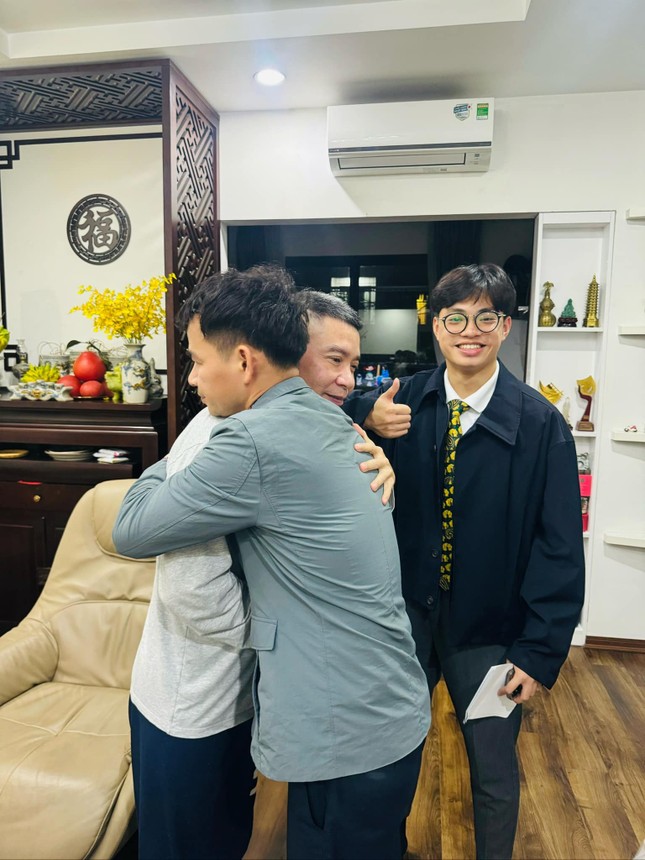 Xuân Bắc đến thăm Công Lý lúc nửa đêm-2