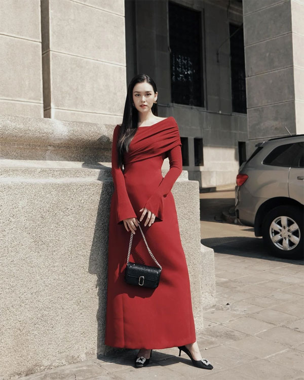 10 set váy liền trẻ trung và sang trọng tham khảo từ mỹ nhân Việt-2