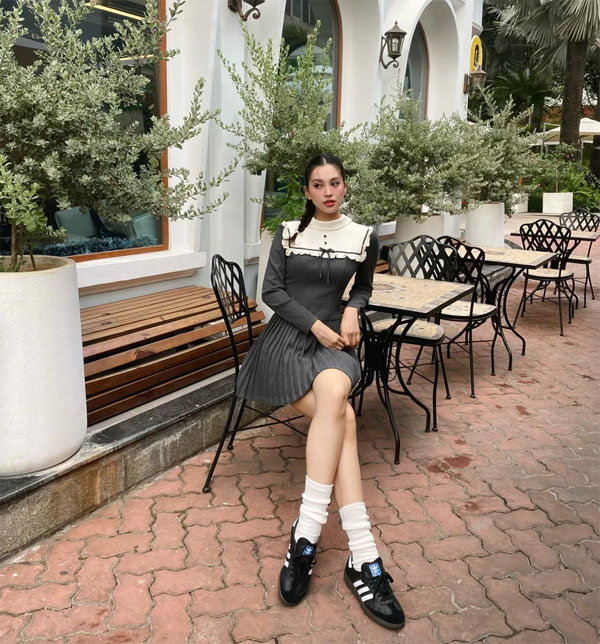 10 set váy liền trẻ trung và sang trọng tham khảo từ mỹ nhân Việt-3