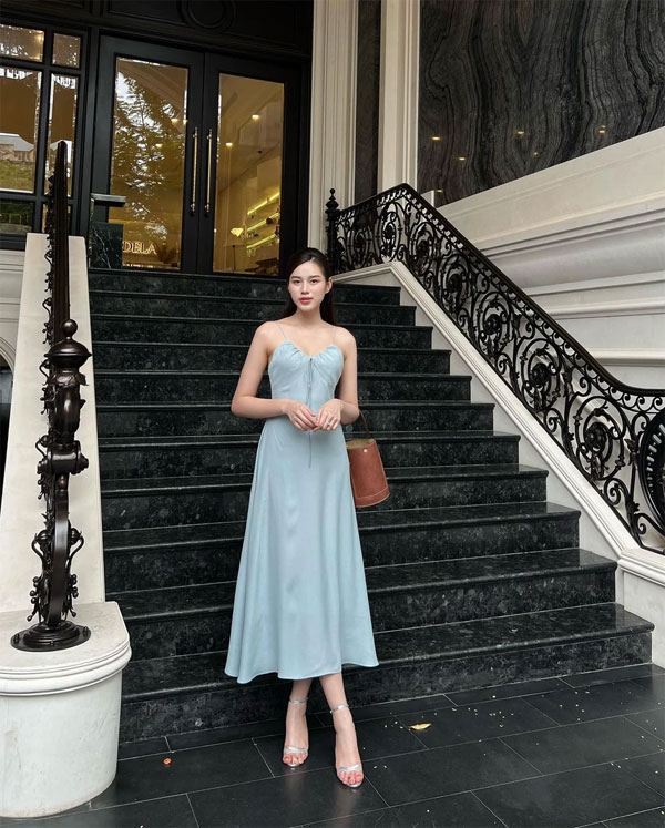 10 set váy liền trẻ trung và sang trọng tham khảo từ mỹ nhân Việt-5