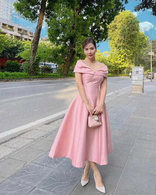 10 set váy liền trẻ trung và sang trọng tham khảo từ mỹ nhân Việt-6