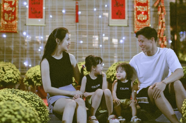 Hoa khôi ĐH Vinh khoe được đội trưởng ĐT Việt Nam thưởng Tết: Giàu nhất nhì làng bóng đá thì thưởng vợ bao nhiêu?-2