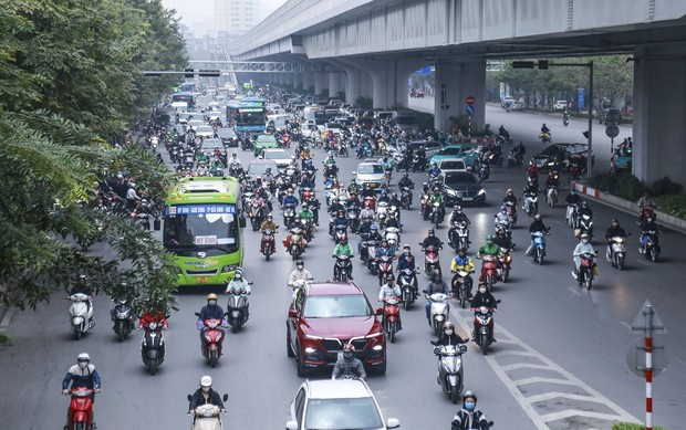 Kết thúc ngày làm cuối cùng của năm, dòng người hối hả rời Hà Nội trước kỳ nghỉ Tết-1