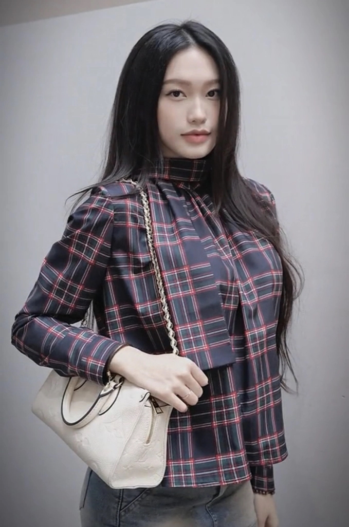 Diện mạo cực khác của Doãn Hải My khi ở nhà: Mặc áo đá bóng khác hẳn khi lên đồ” nhưng dân tình vẫn chú ý đến vòng 2-1