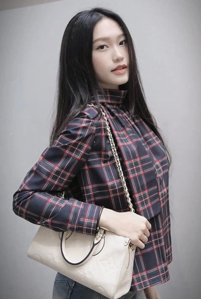 Diện mạo cực khác của Doãn Hải My khi ở nhà: Mặc áo đá bóng khác hẳn khi lên đồ” nhưng dân tình vẫn chú ý đến vòng 2-2