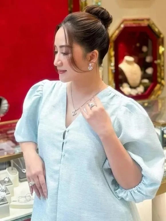 Phan Hiển tặng món quà đắt đỏ độc nhất vô nhị dành cho Khánh Thi-1