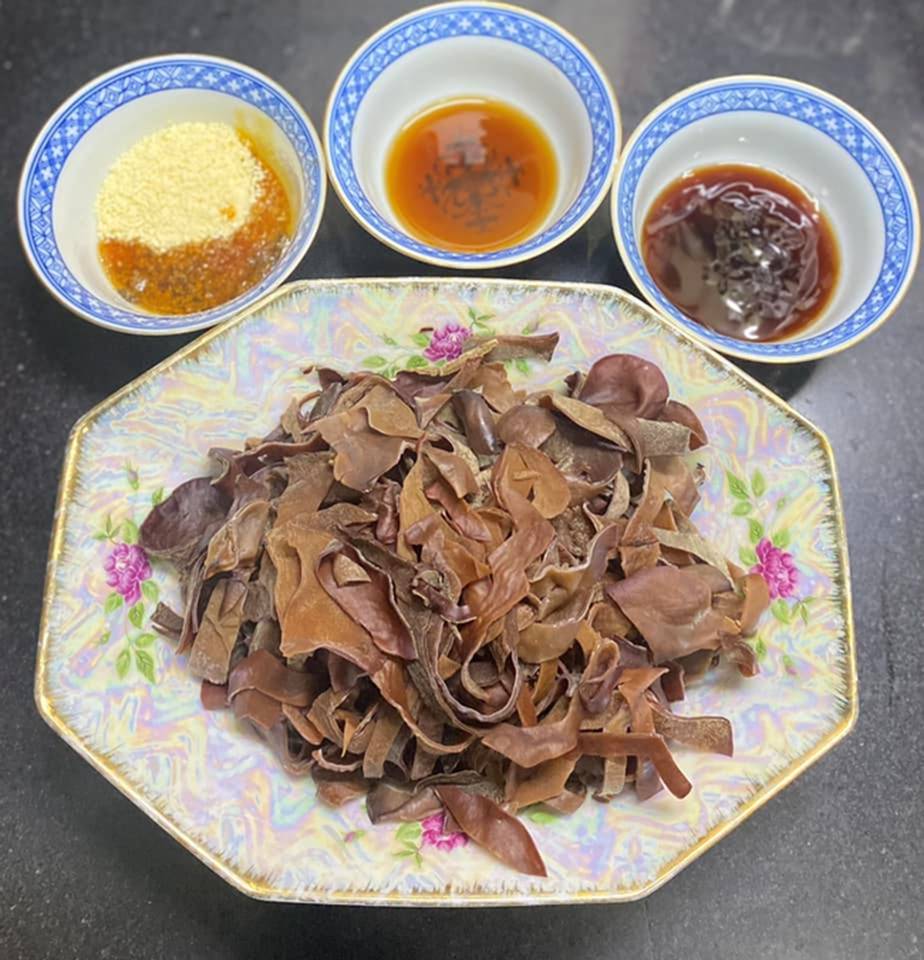 Mách bạn cách nấu thịt đông mềm nhừ, trong veo đẹp mắt cho ngày Tết-4