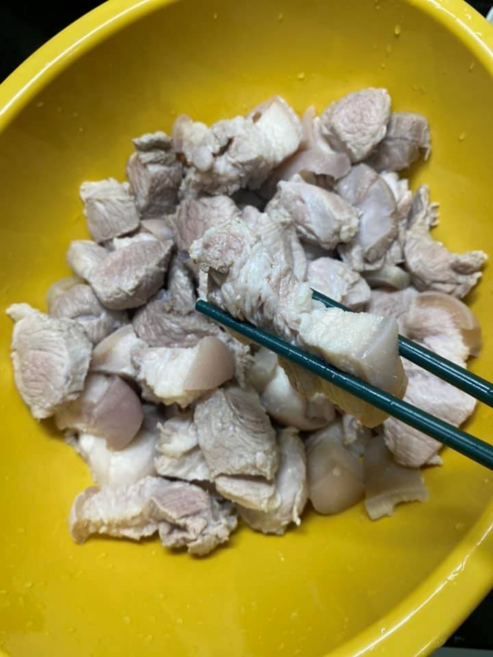 Mách bạn cách nấu thịt đông mềm nhừ, trong veo đẹp mắt cho ngày Tết-9